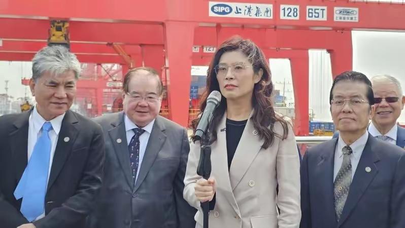 民进党有没种就看这次了，有种就等郑丽文访陆回去直接把她抓起来，没种那么陆委会的邱