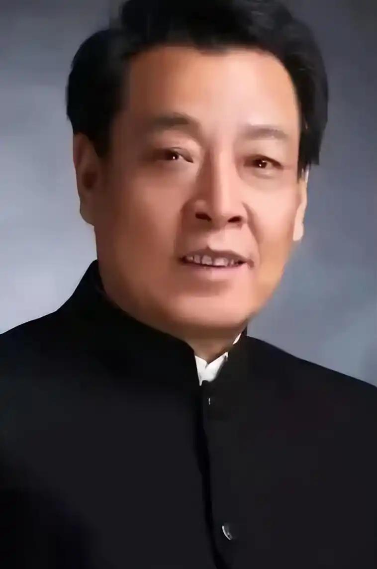 原来张治中老爷子这辈子， 最感人的事情， 不是塑造了多少经典角色，而是他主动让出