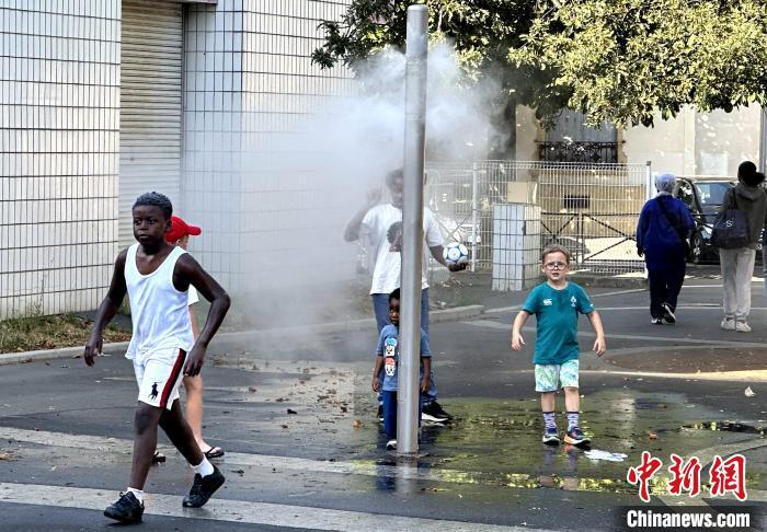43℃极端高温席卷法国，家用空调普及率仅 25%，
中国产空调扇、移动空调直接卖