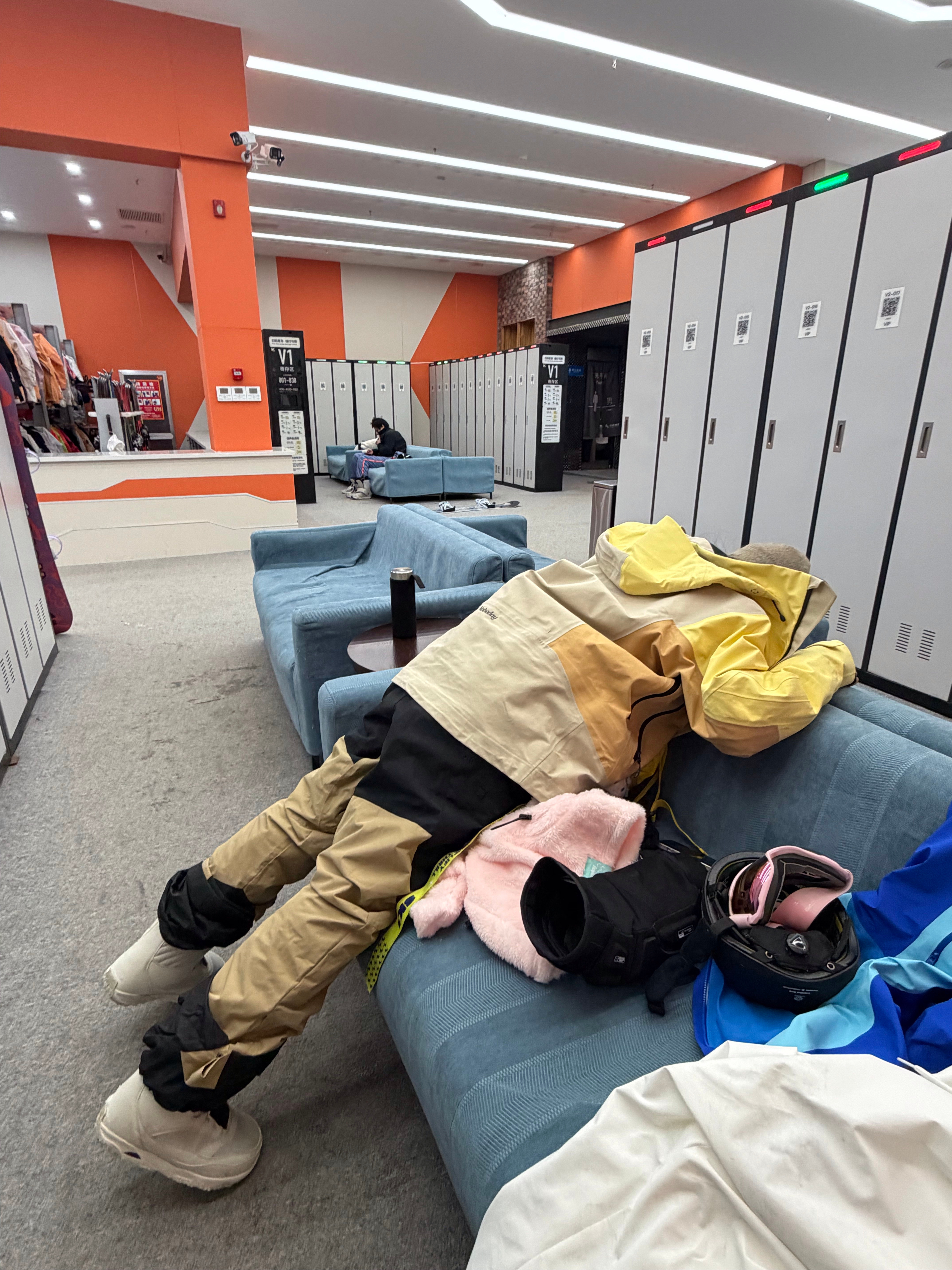 美丽打卡之睡了仨小时就上雪了冬天就要这样动