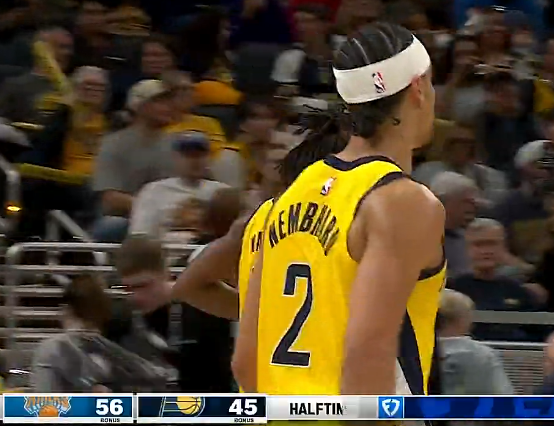 半场：尼克斯以56-45领先步行者，布伦森17中9砍下23分3助攻