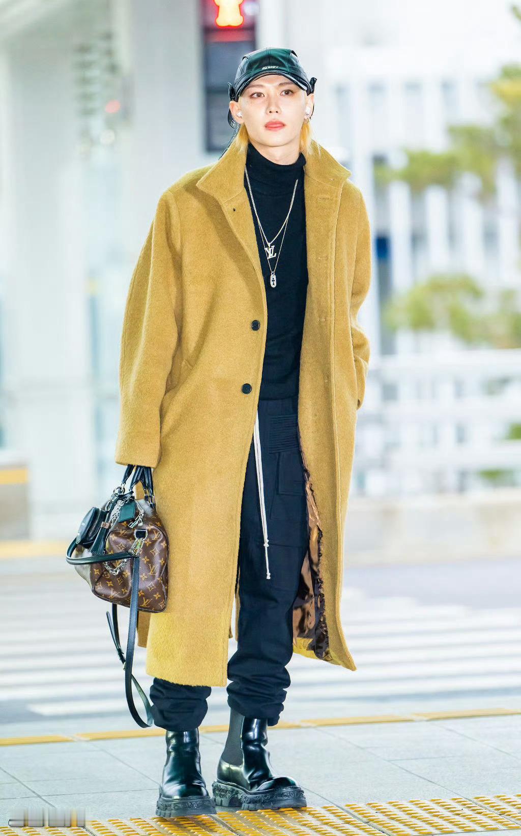 李龙馥Felix  x  Louis Vuitton 2026秋冬男装大秀今日F