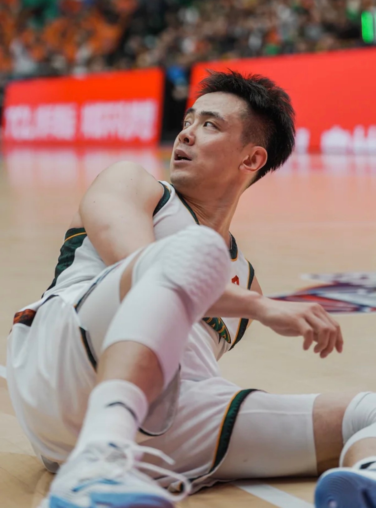 心疼赵继伟赵继伟这个赛季太不容易了，各种伤病，球队过渡期……队长辛苦了，好好休息
