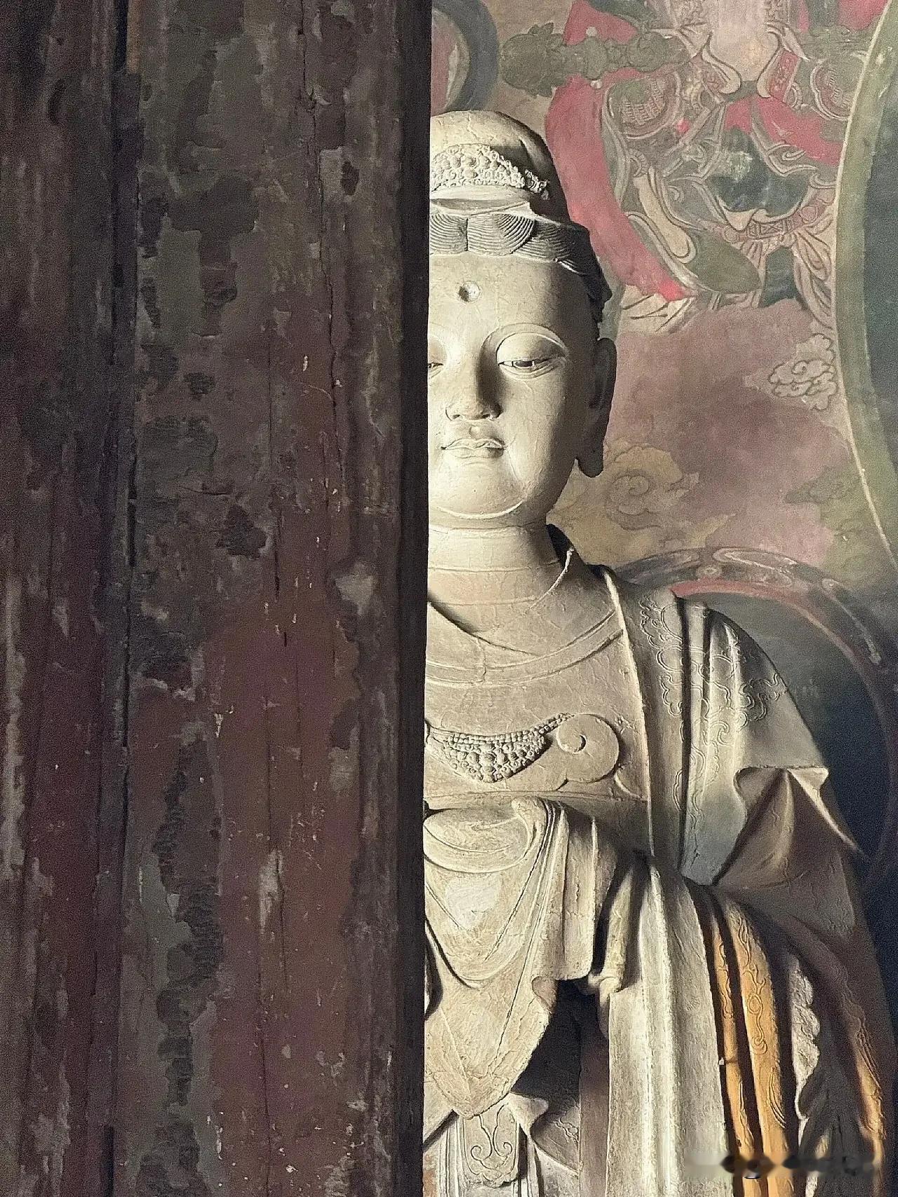 山西这座金代彩塑，被称东方蒙娜丽莎！一眼惊艳八百年
 
谁能想到，在大同善化寺的