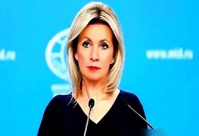 俄罗斯递出“互不侵犯条约”的纸，比军演还扎眼。
 
一边是北约多年东扩，军事基地