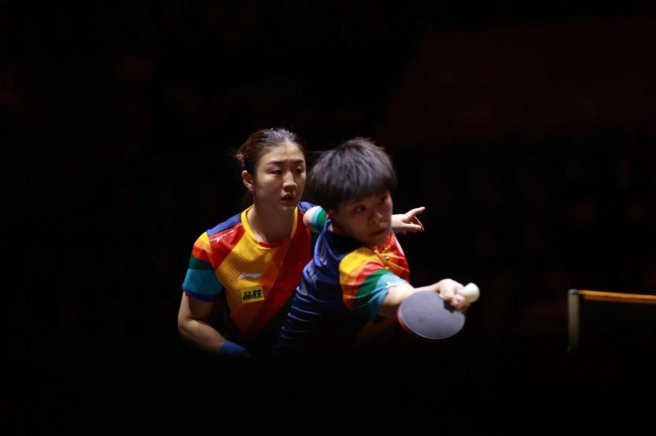明天女乒总决赛女双半决赛赛程预告
12月17日是最后一个比赛日：
12:00 孙