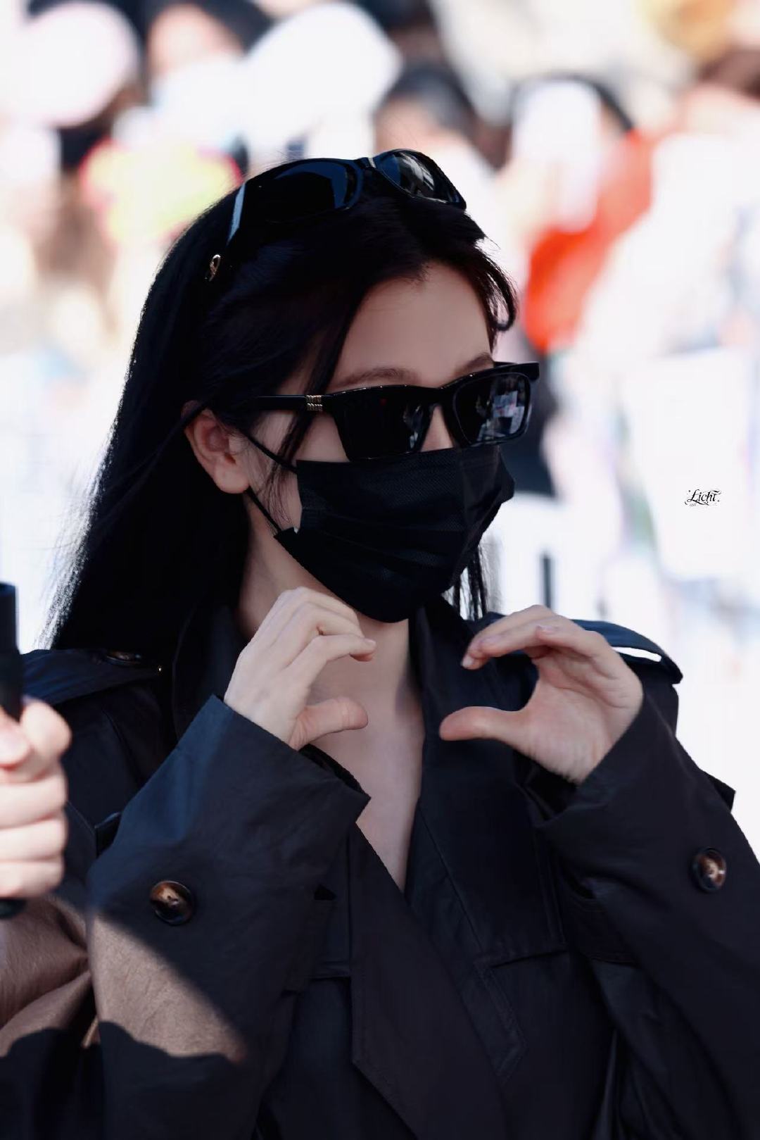 虞书欣戴了两个墨镜如此帅气 今日份欣欣老公姐虞书欣宽肩窄腰虞书欣