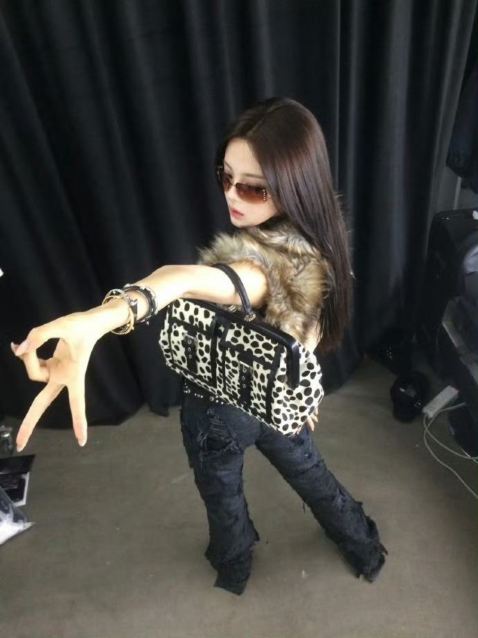 杨超越千禧QQ秀女王杨超越千禧辣妹图鉴  完全就是古早时期的QQ秀穿搭女王，玩转