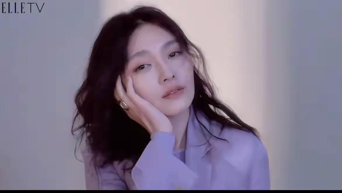 当时放弃是真的，爱也是真的。人本来就是矛盾体。具应该靠着这3年的美好回忆在撑着。
