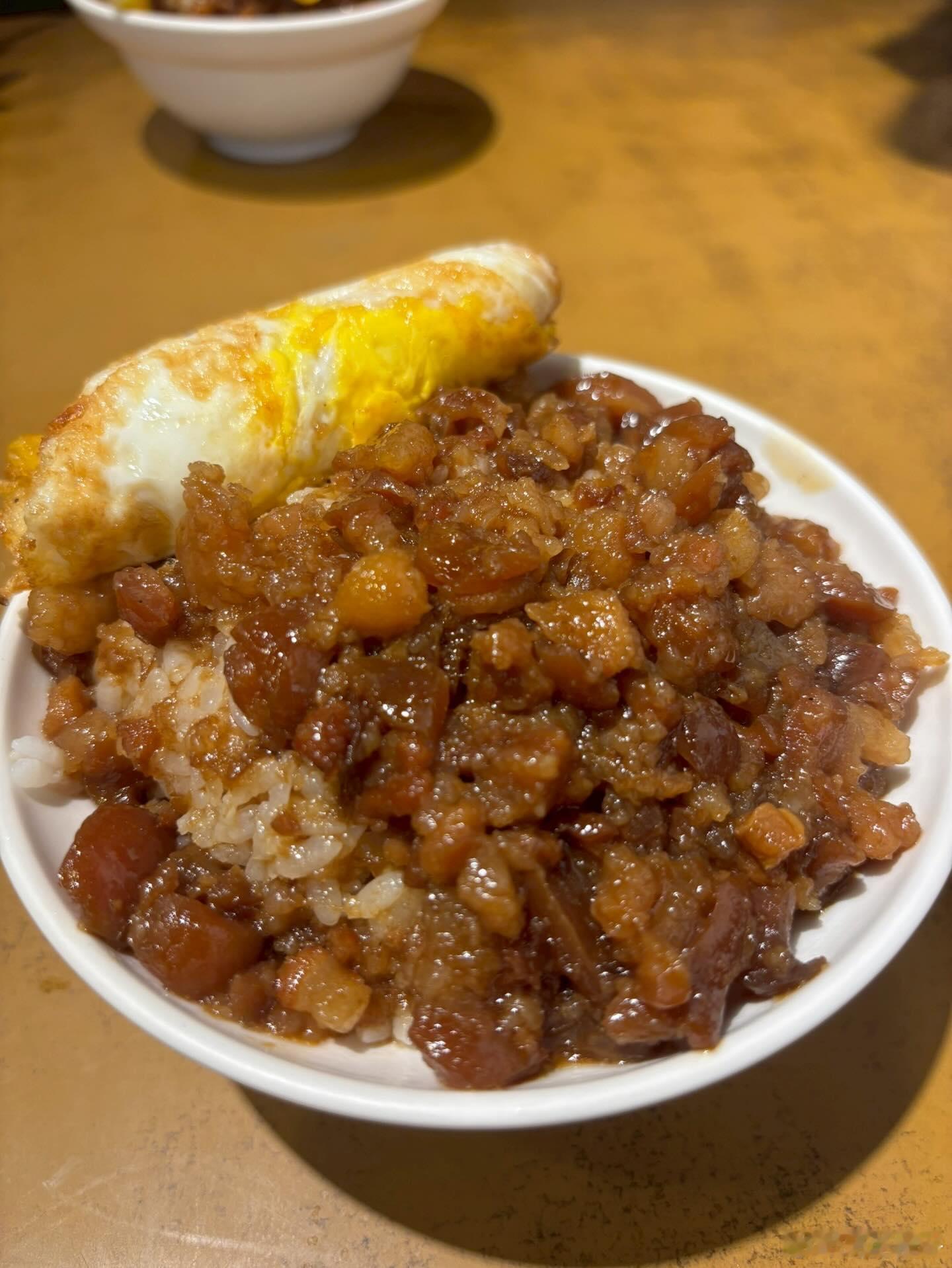 卤肉饭绝对是我的最爱。