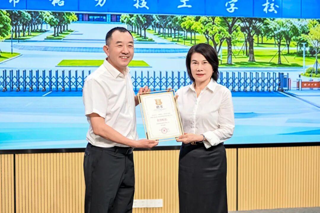 陈行甲当校长了？
难道不给老俞倒水了吗？

有报道称，董明珠聘请陈行甲担任了格力