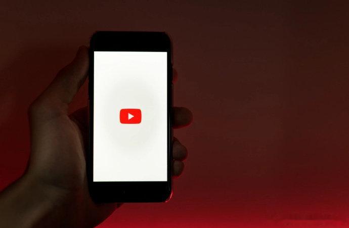 【#YouTube内测稳定音量功能#，平衡视频中不稳定的声音】YouTube 正