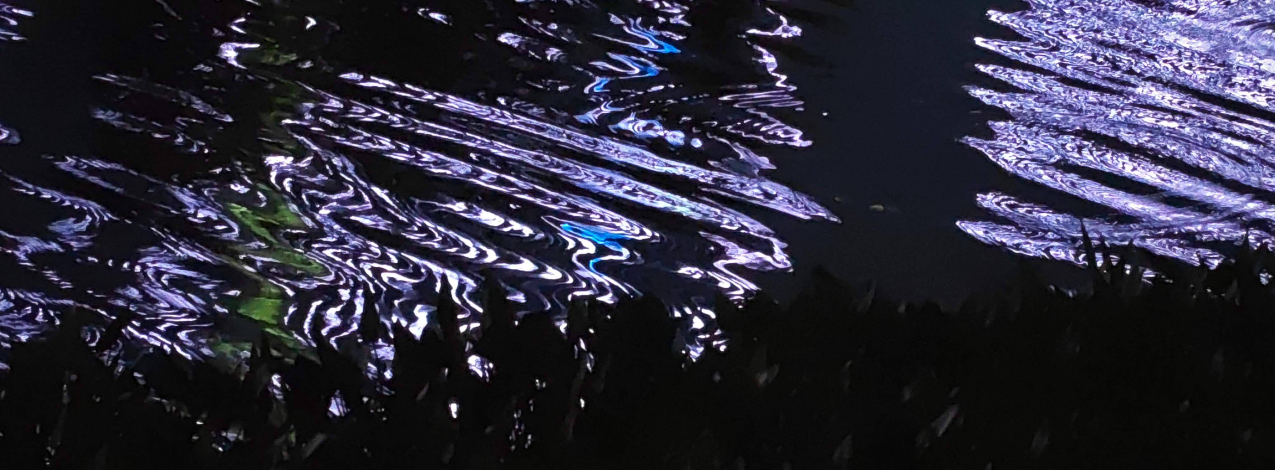 东沙湖夜晚的光影 一加的大师模式很适合夜晚拍摄，没有延迟 