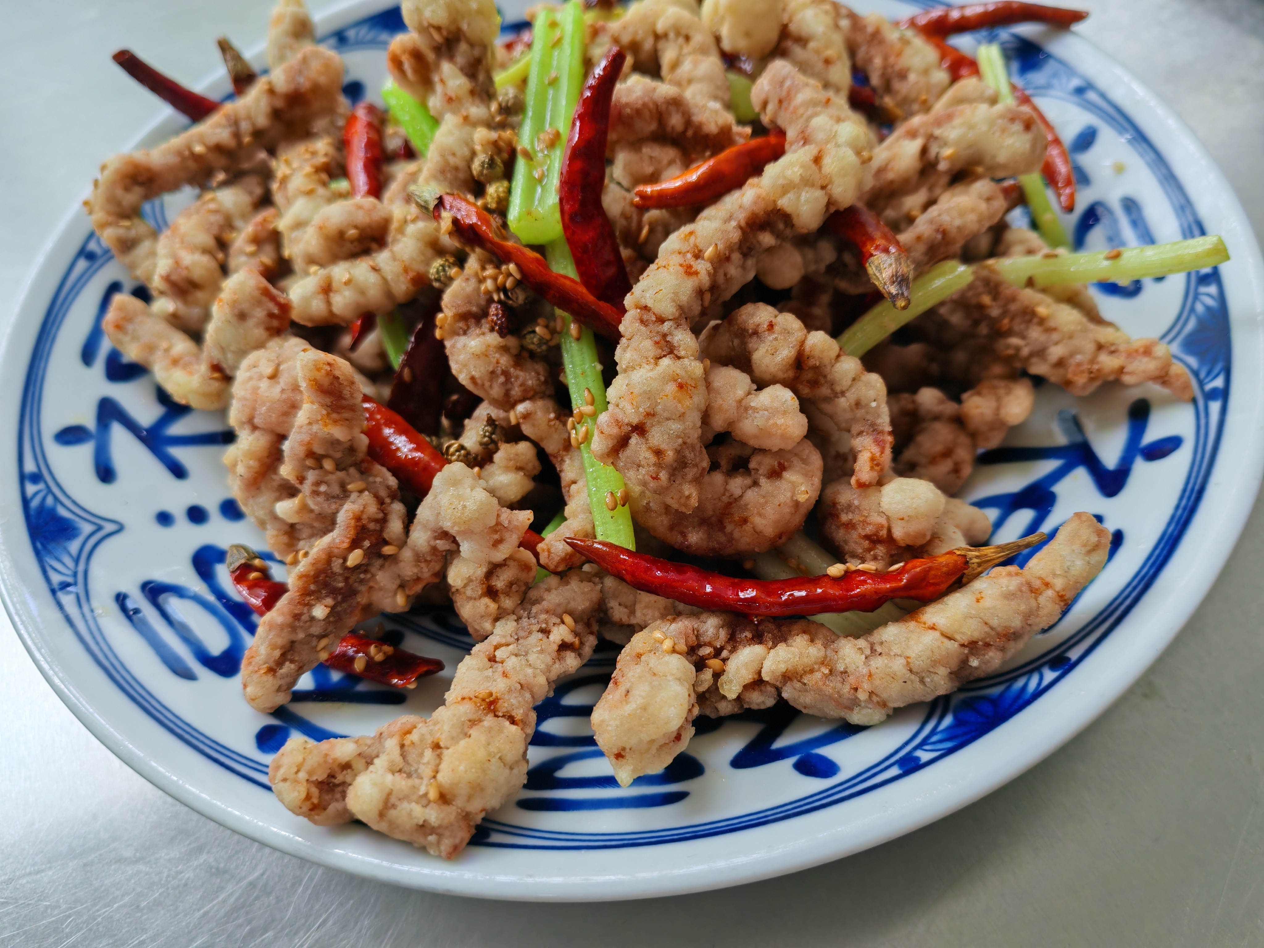 全牛豌豆凉粉大蒜和花生酱是灵魂牛肉 牛舌很嫩炸干牛肉条花椒辣椒牛胸口需要排队人超