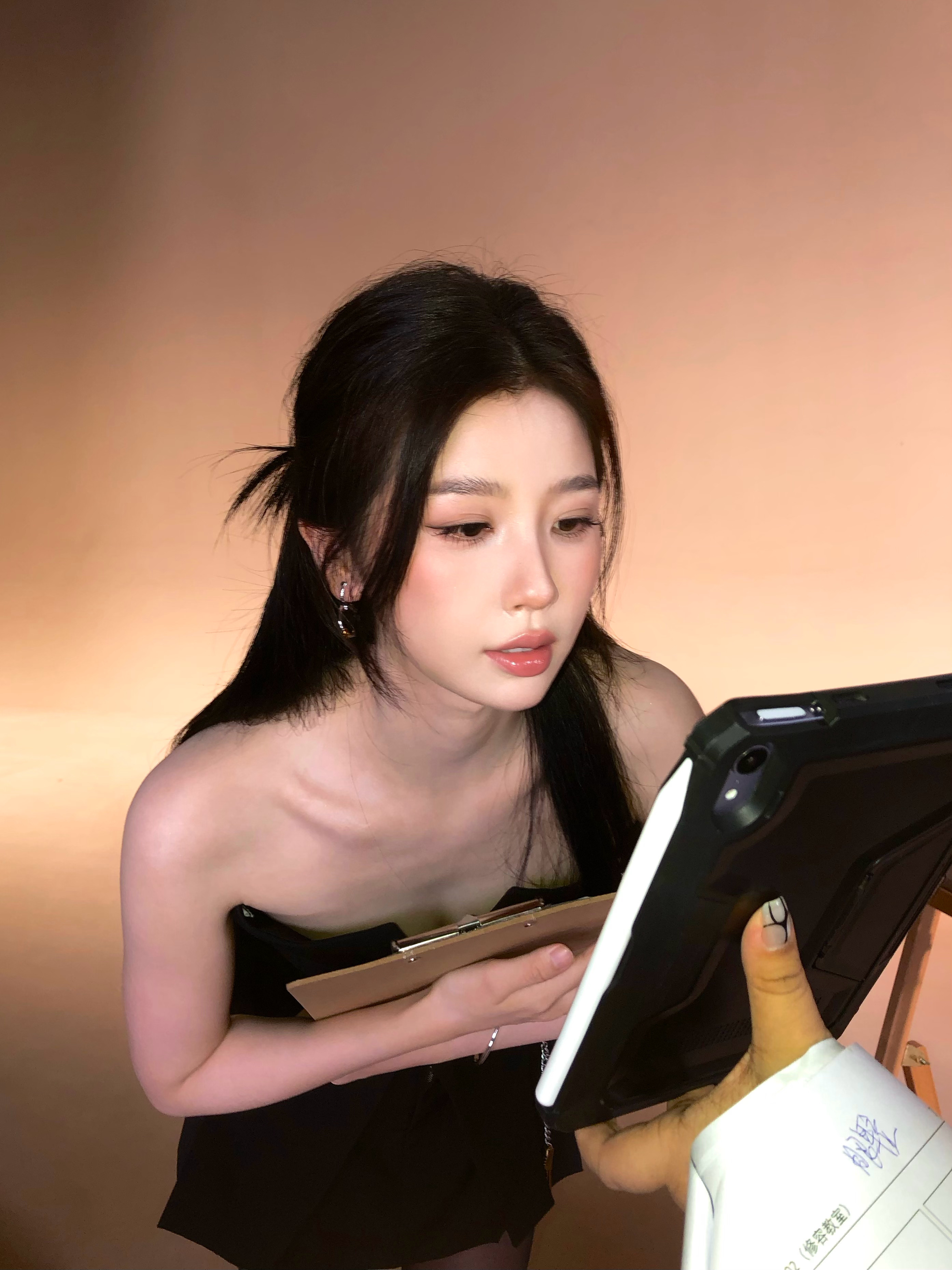 虞书欣黑丝尖高跟熟女感啊啊啊妈妈踩我