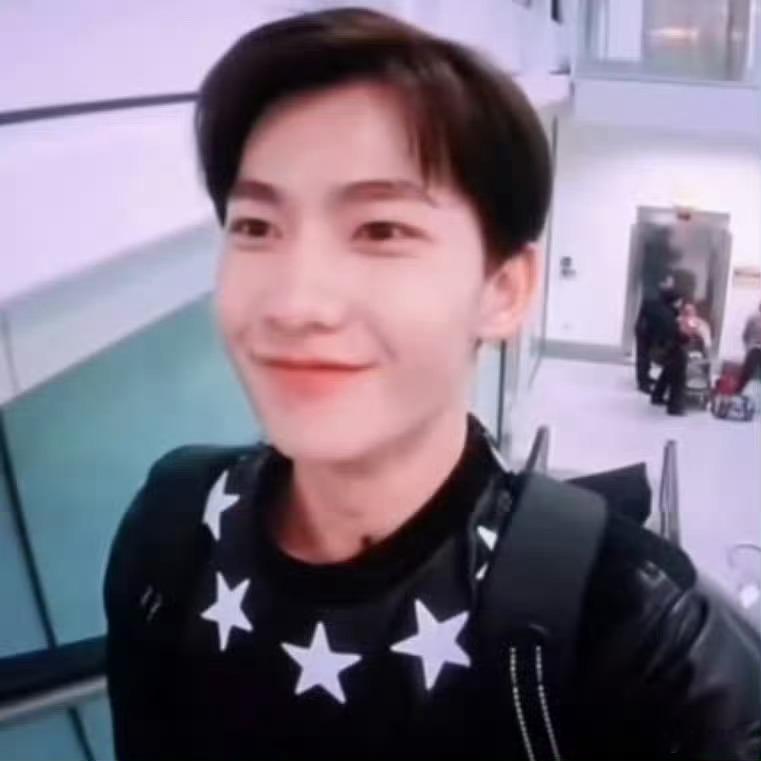 杨洋我允许你说不舒服哈哈哈哈哈哈哈哈哈，内娱综艺运最差之人从来没说过自己不舒服。