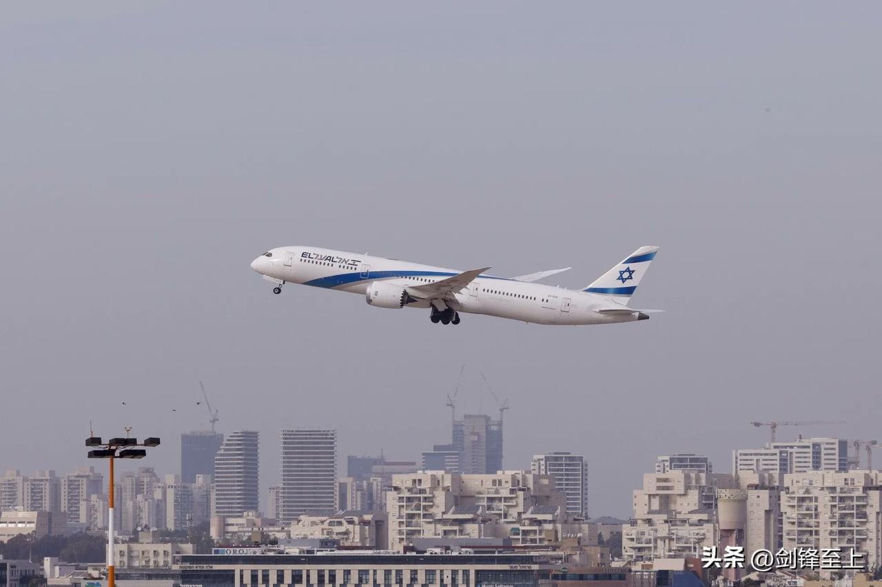 以色列国家航空公司正在从以色列机场撤离所有飞机，不过我认为伊朗还不至于去攻击民航