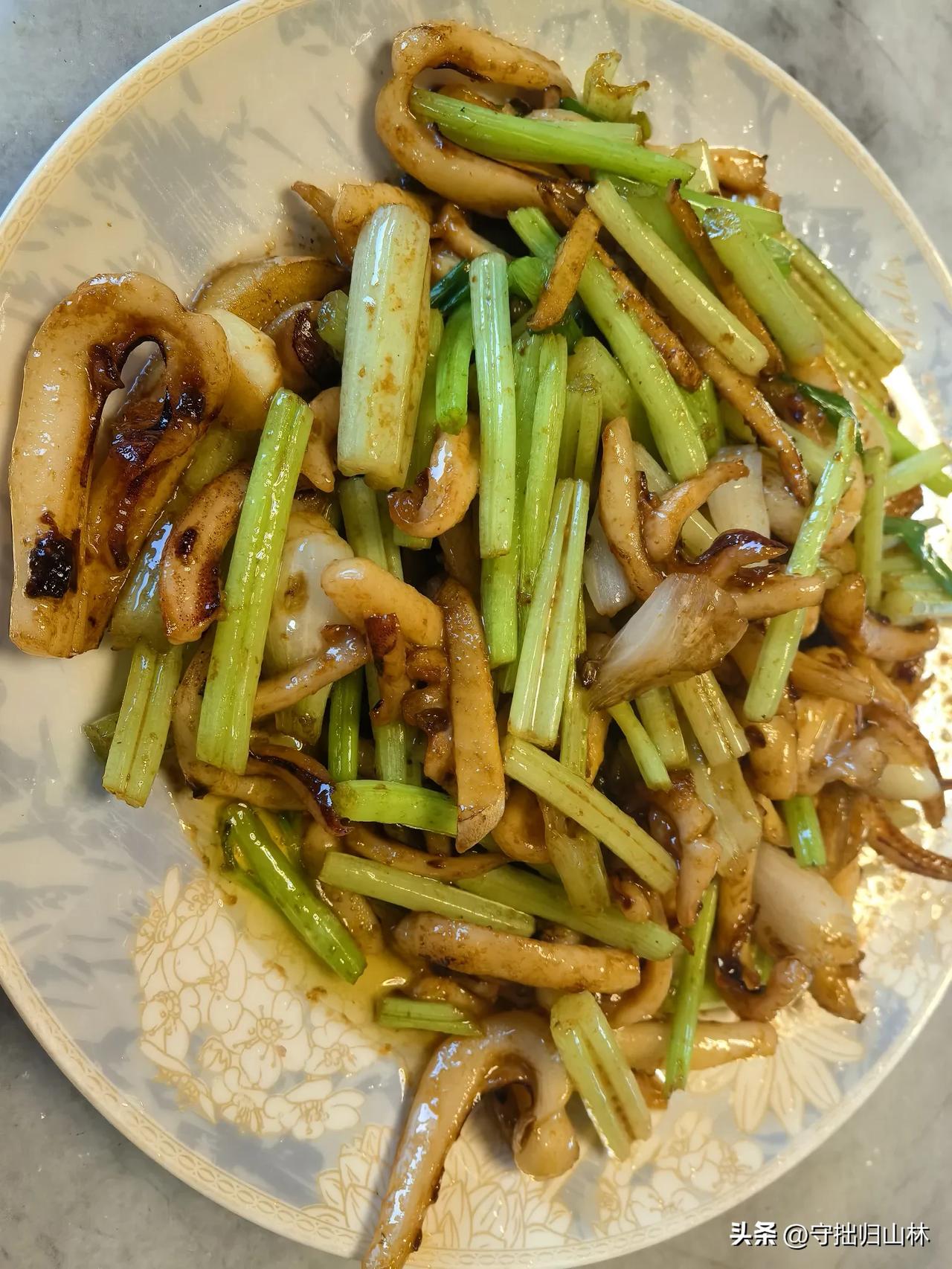 立秋悄然降临，我满心期冀着暑热能如天际渐黯的流霞，悠悠消散。然而，现实恰似那无情