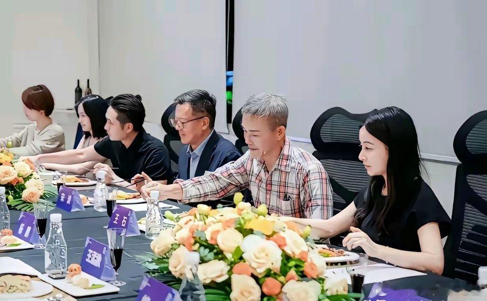 曾经的地产大佬王石也经不住岁月的按摩，变成一个小老头了！事实证明，没有事业的烘托