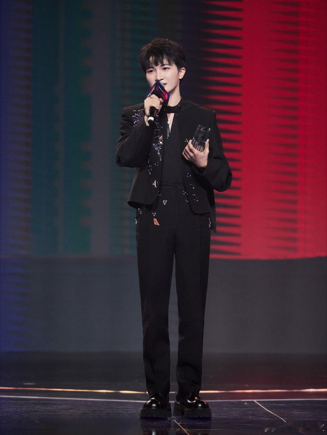 周深红尘慌慌周深百花杀主题曲红尘慌慌周深还是孟子义邀请来唱的不用多余修饰，周深干