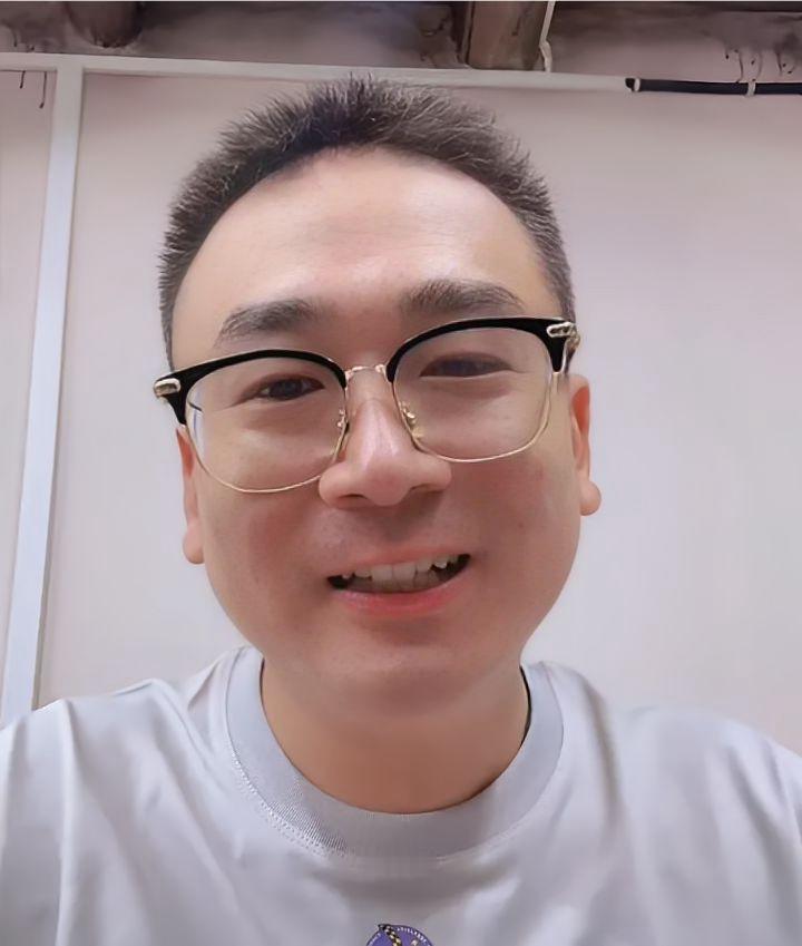 云昊说“我们一家人何德何能”
这话听完心里揪得慌！

之前总以为，这就是两家人的
