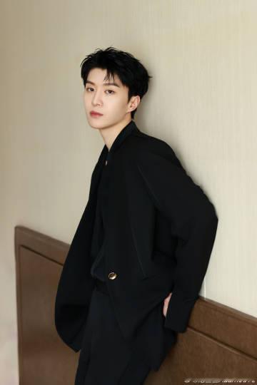 #范丞丞 没否认# 看了个大概，有没有思路清晰的给我捋捋[跪了] ​​​