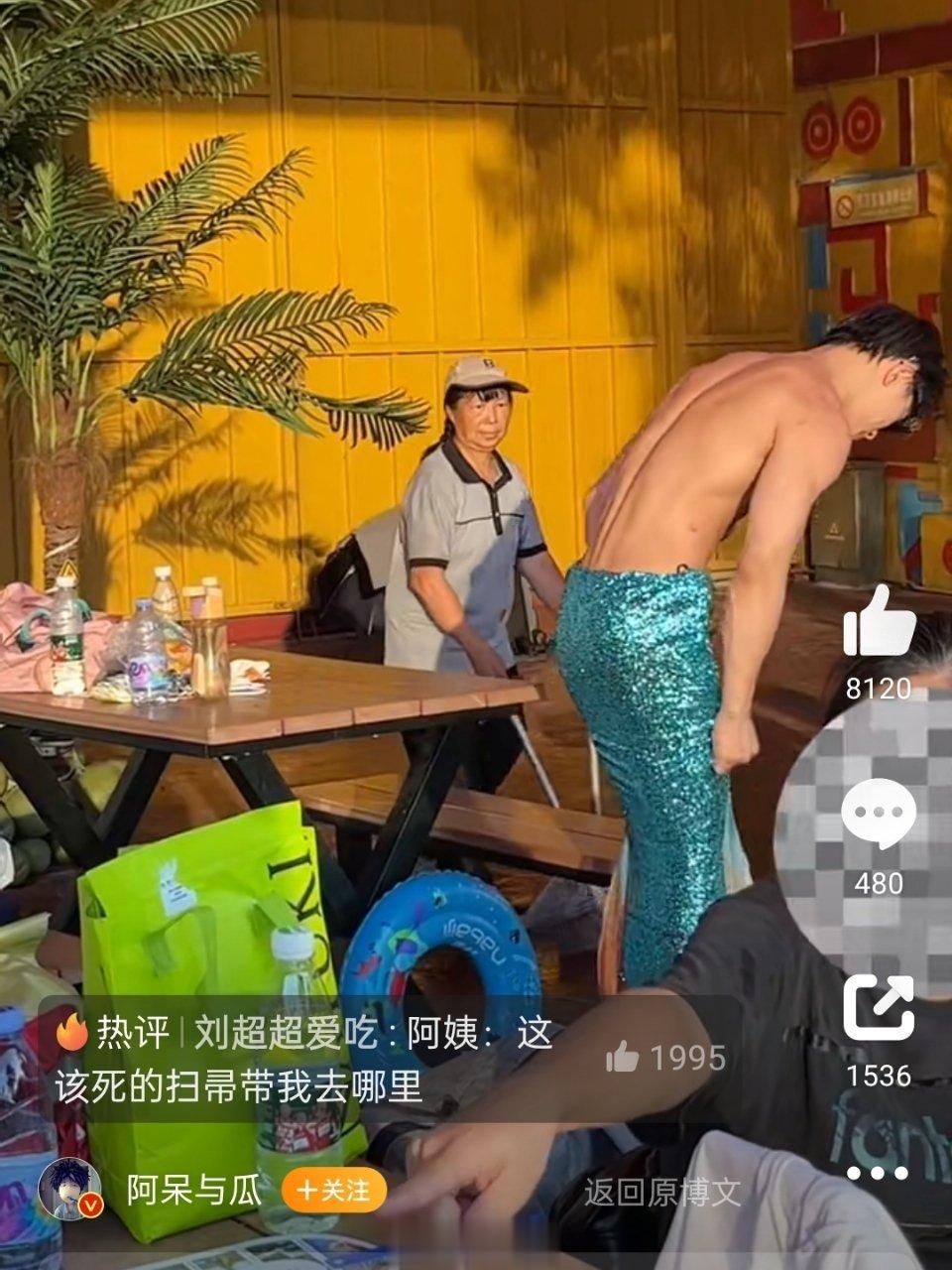 #保洁阿姨是一眼地都没看啊# 大家不能批评男性凝视的同时，又夸女性凝视是可爱。这