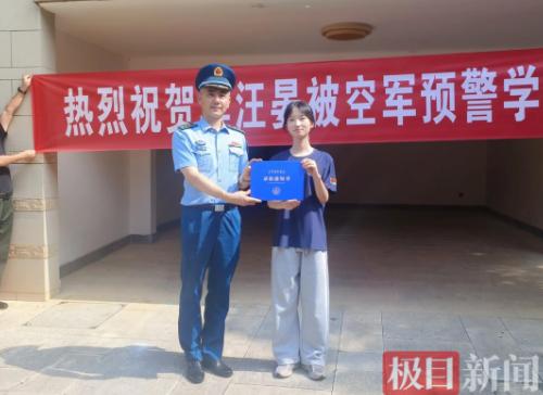 7月18日，湖北咸宁赤壁，一名18岁的女孩高考成绩达621分，填报志愿时，她本可