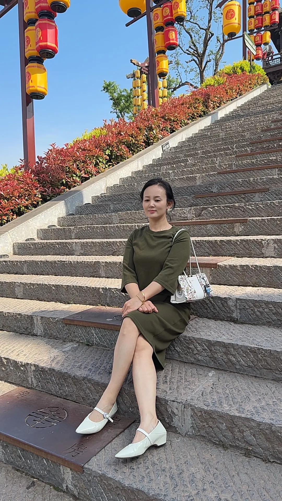 其实爱一个人就像在海边捡贝壳，你不要去捡最大的，也不要去捡最漂亮的，去...