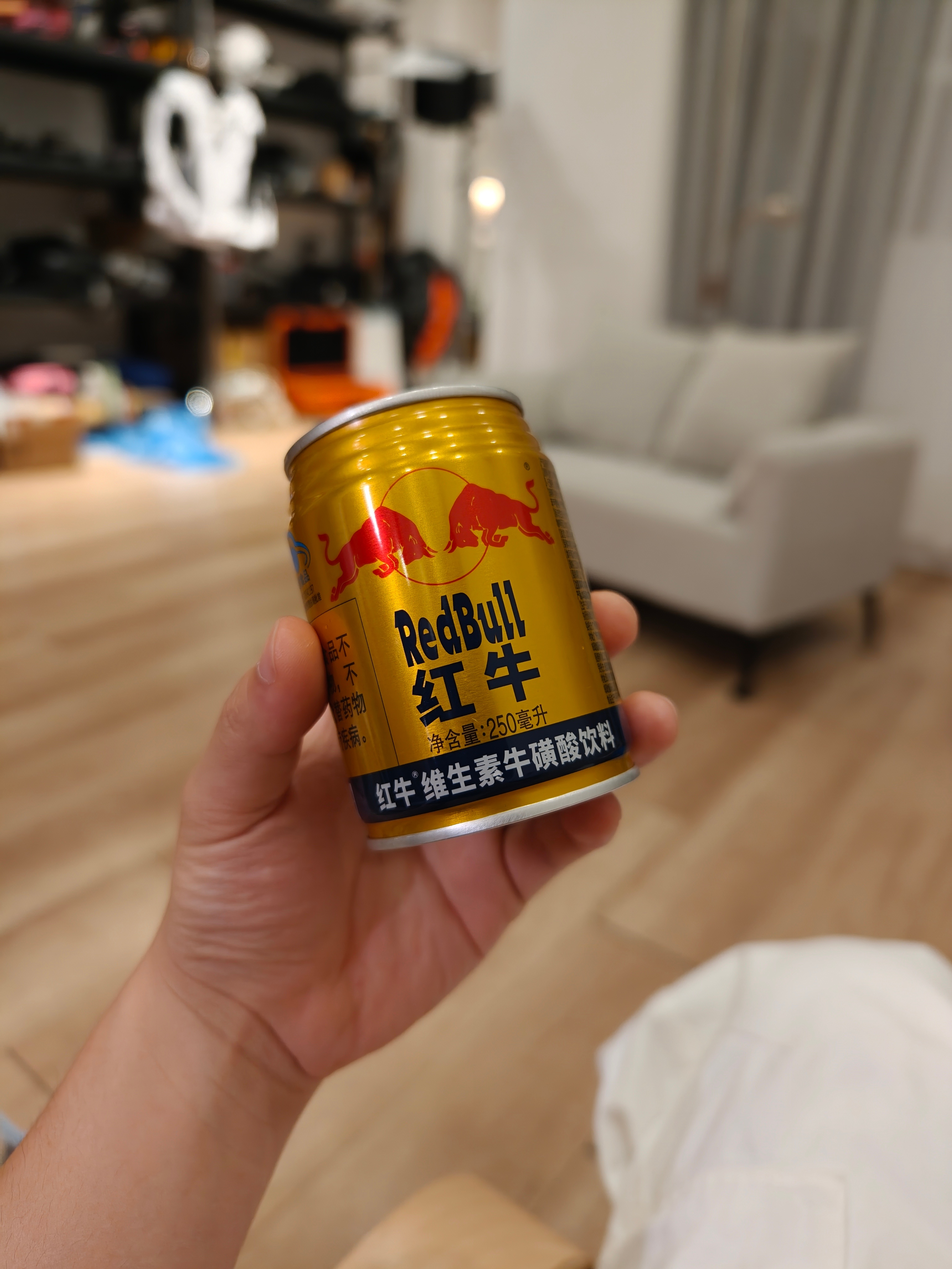 过去的半年时间里，喝了大概有 50～100 杯/罐这个区间的咖啡/红牛，但现在最