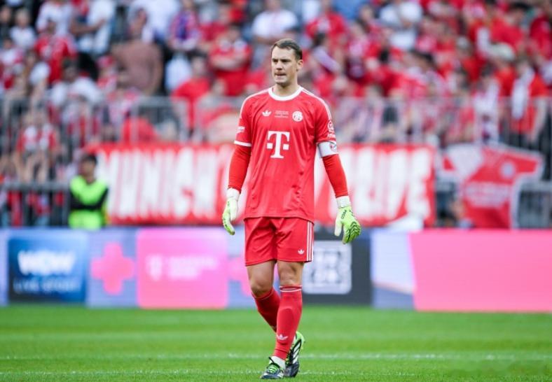 拜仁门将诺伊尔日前作客At Broski体育秀节目，并畅聊了许多话题。职业生涯初