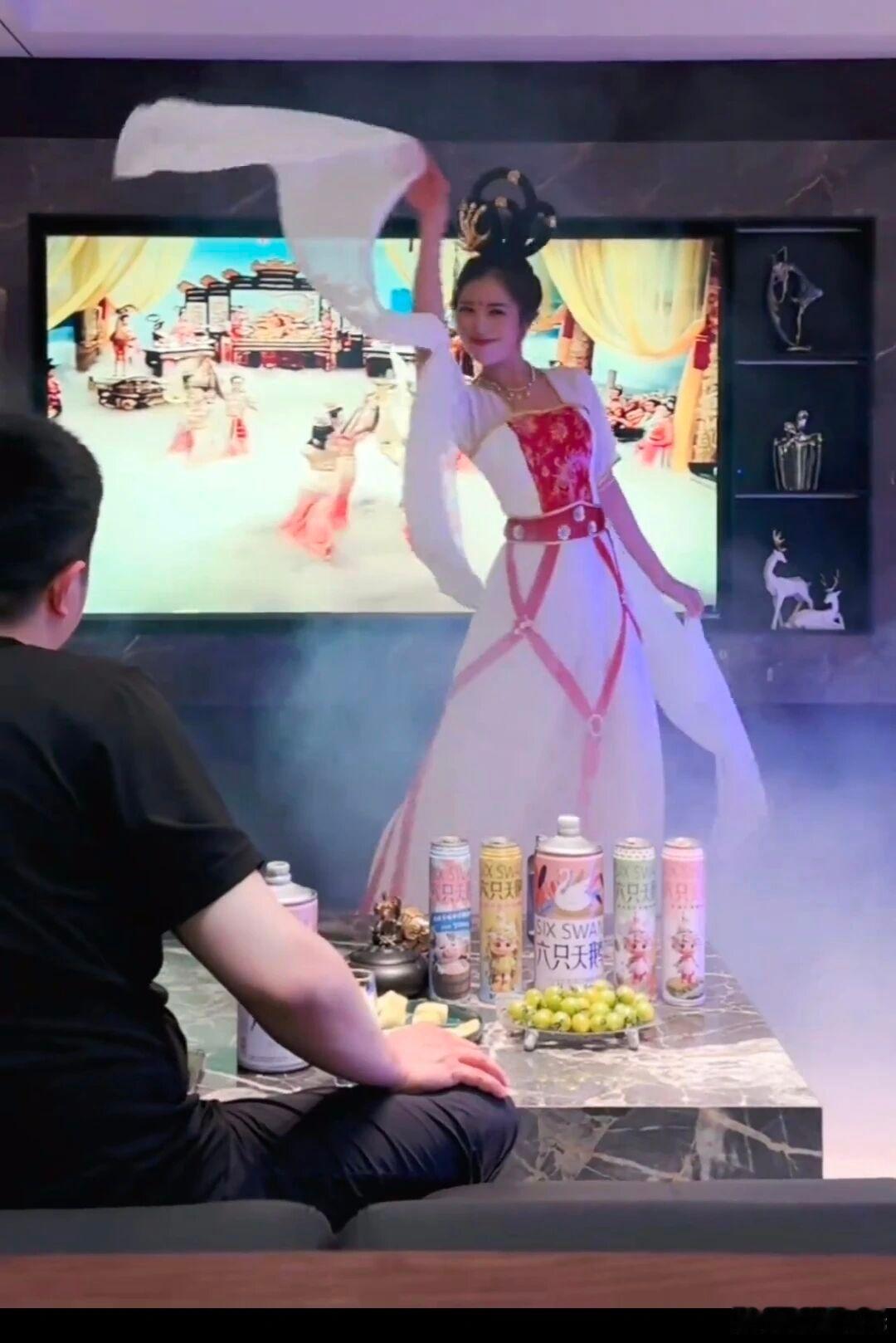 时代声音如今这个年代，AI悄悄来临，AI芯片竞争，大模型竞争，演化出CPO竞争，