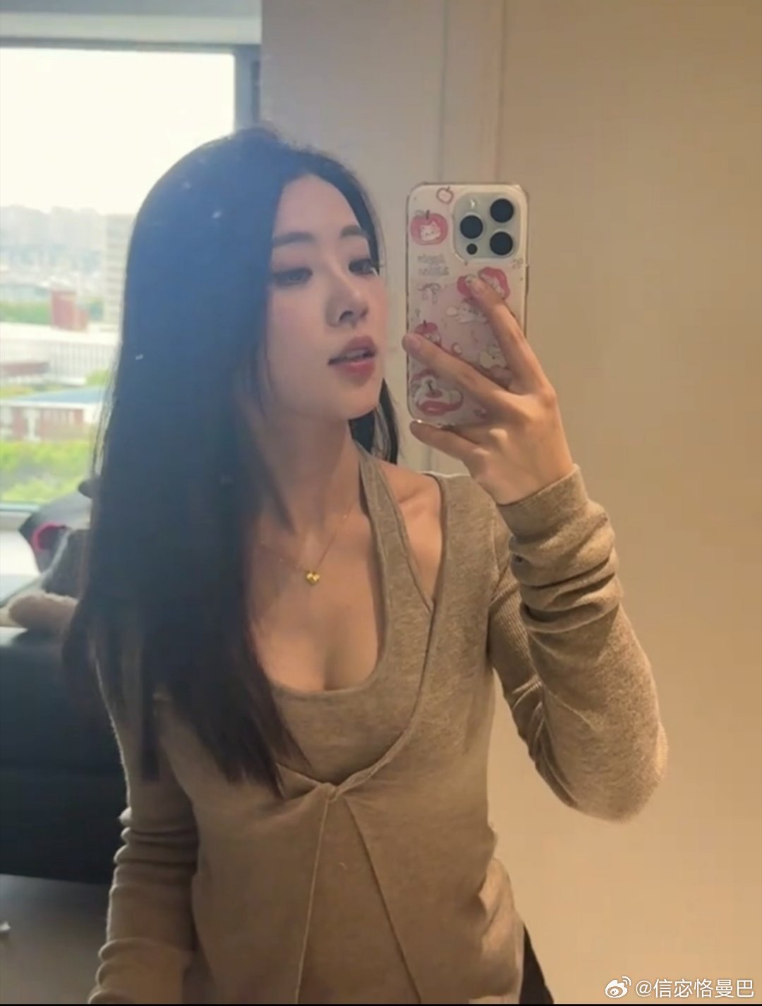 美女清纯甜美气质穿搭