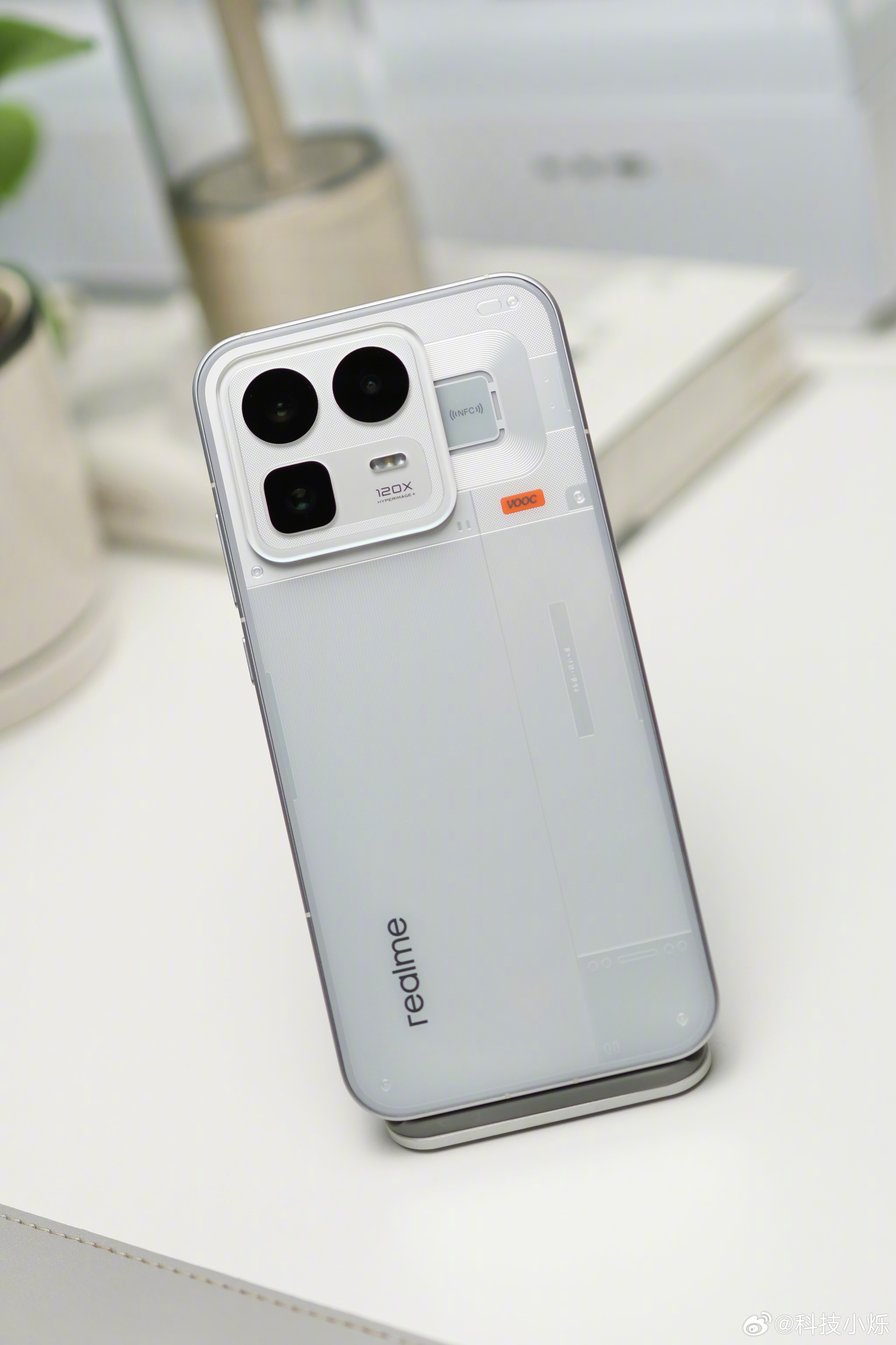 真我挺强的呀，怎么会停止研发呢？我记得4月份好像马上要上一款电池过万的机器，真我