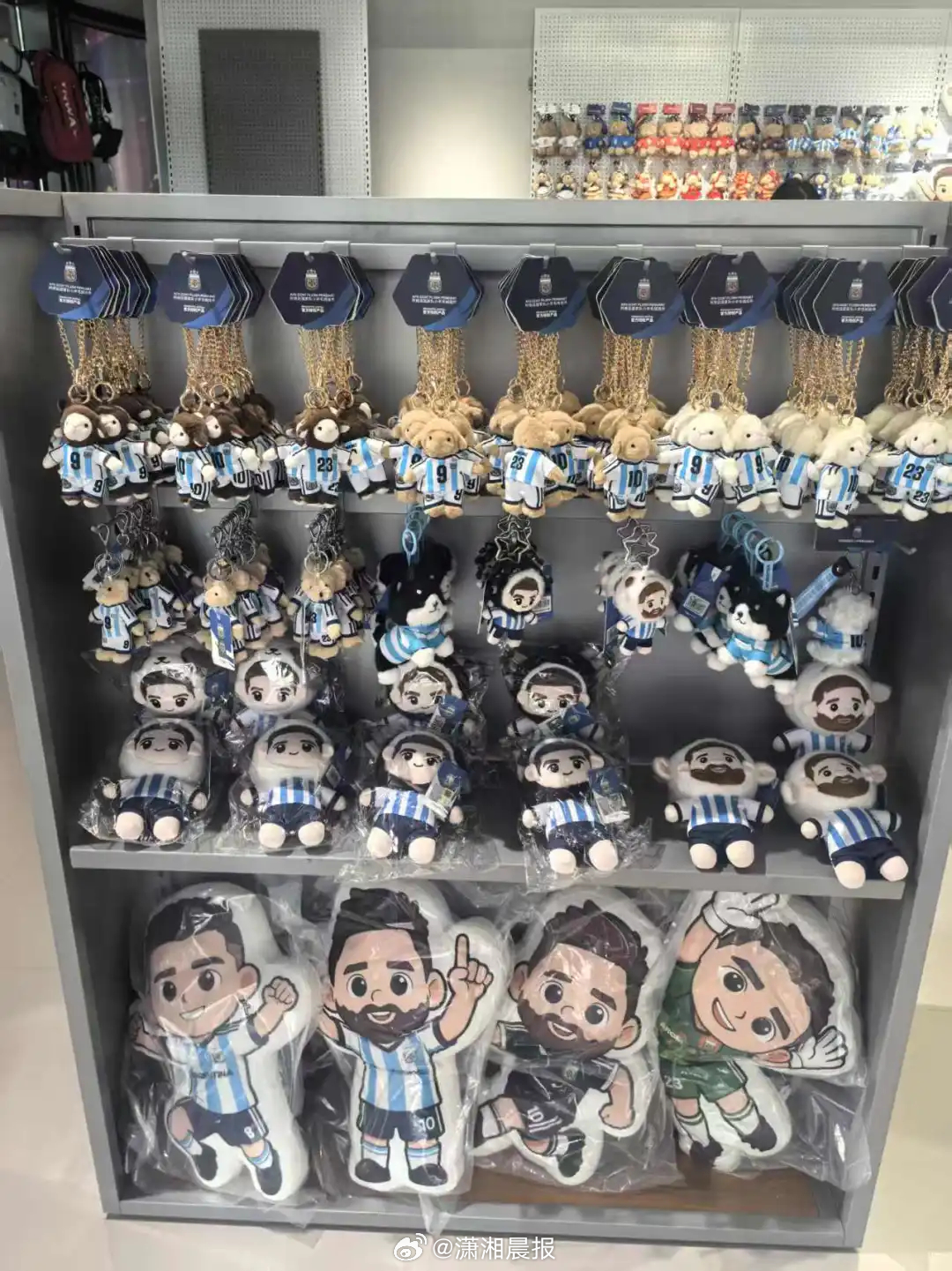 【探访义乌世界杯豪门IP官方授权店：#义乌的世界杯周边产品可以碾压欧美#，#GO