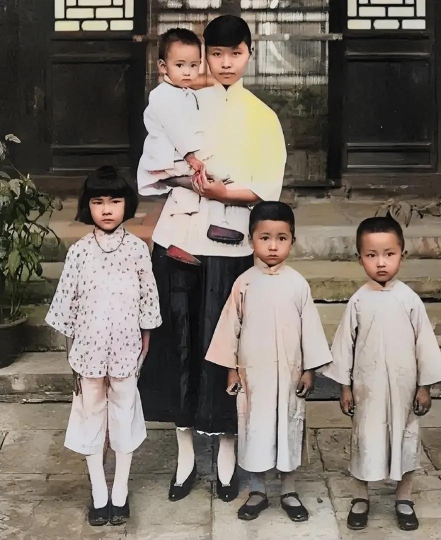 20年代，林徽因的二娘，程桂林和孩子们，一张珍贵的留影，作为林徽因的父亲林长民之