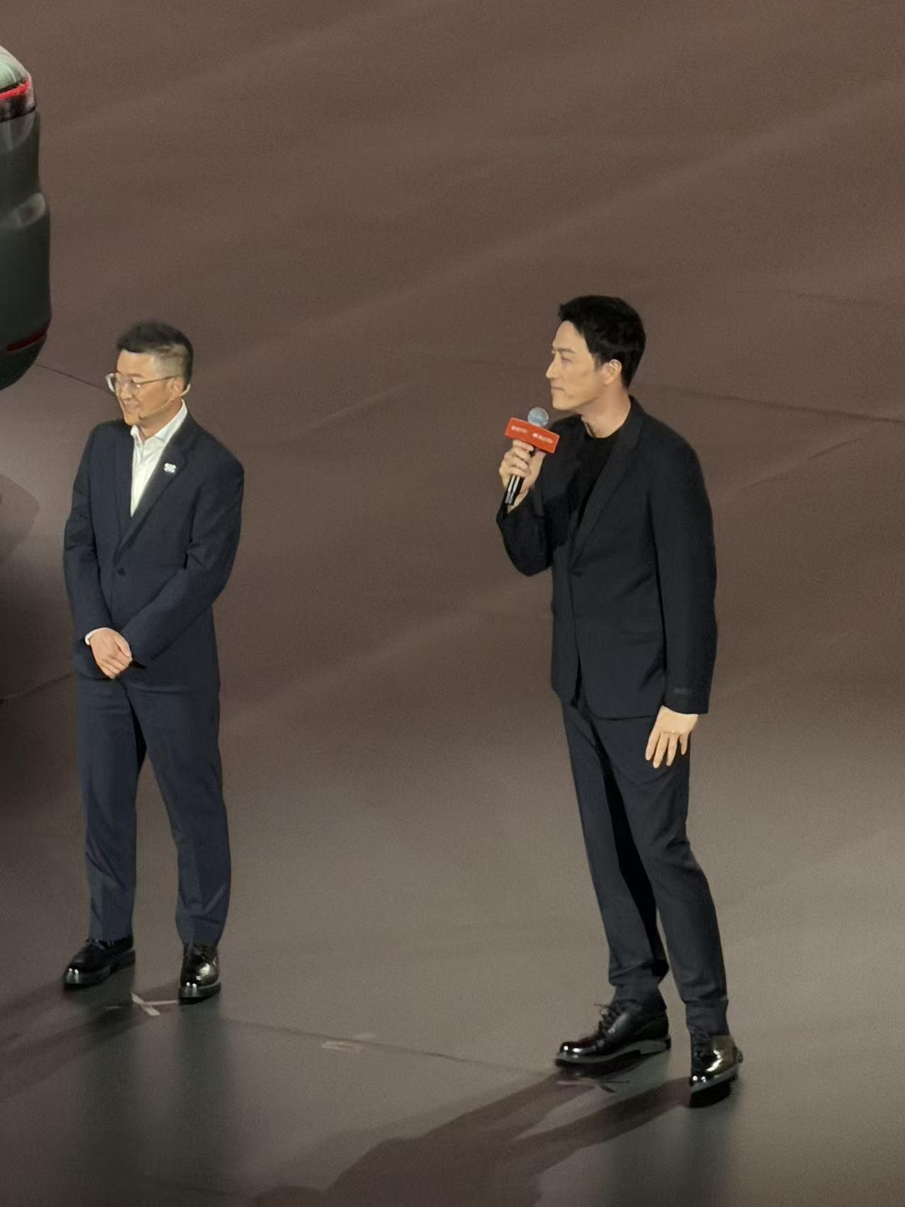 智己LS8今日以24.98万-29.98万元的上市权益价正式登场，代言人刘翔亲临