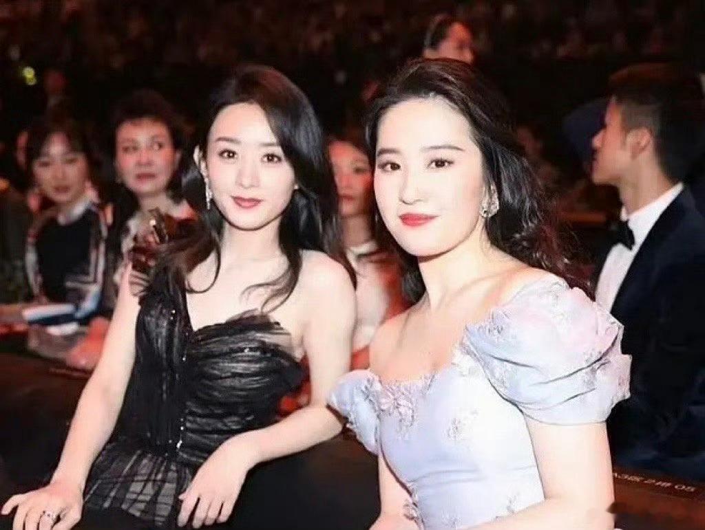 刘亦菲的脸怎么比赵丽颖看起来大一圈呀？ ​​​