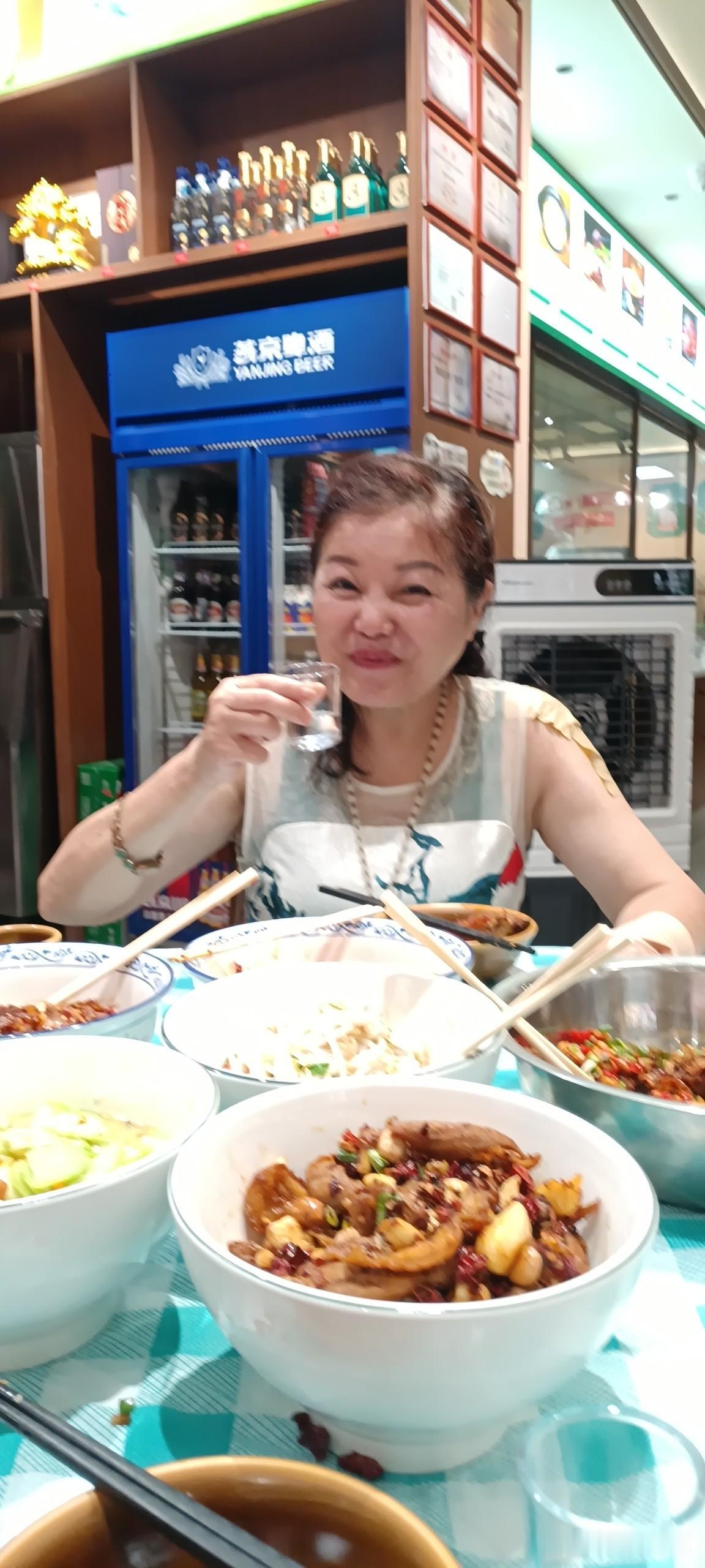 背后骂什么，小吃一条街上，吃不到湘菜衡阳本土菜全席？
周末不忙，来趟衡阳。
吃喝