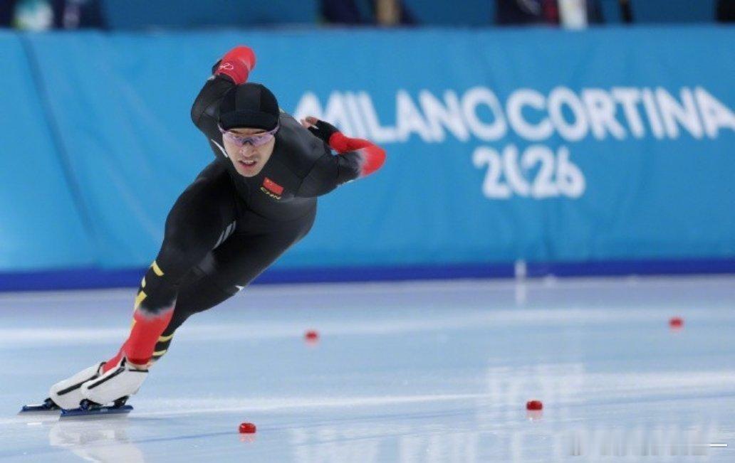 宁忠岩金牌北京时间2月20日，米兰冬奥会速度滑冰男子1500米决赛，宁忠岩滑出1