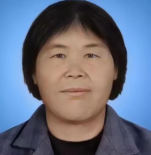 大家一定要记住这个女人，
她叫“梅姨”，

在2003年9月到2005年12月期