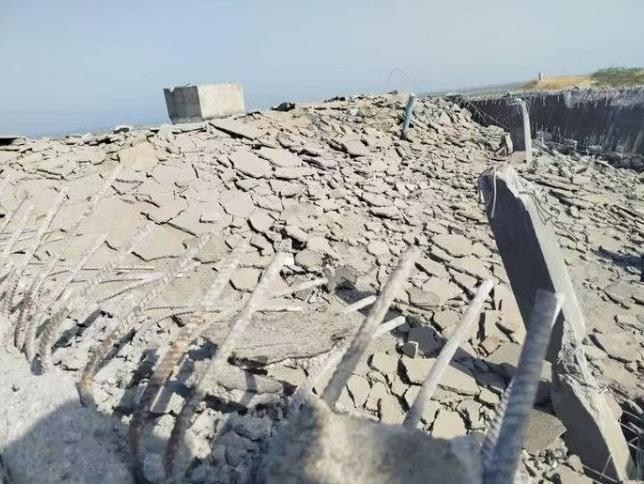 美军越打越阴损了，伊朗革命卫队控制霍尔木兹海峡前沿基地，就是锡里克县，是一个极度