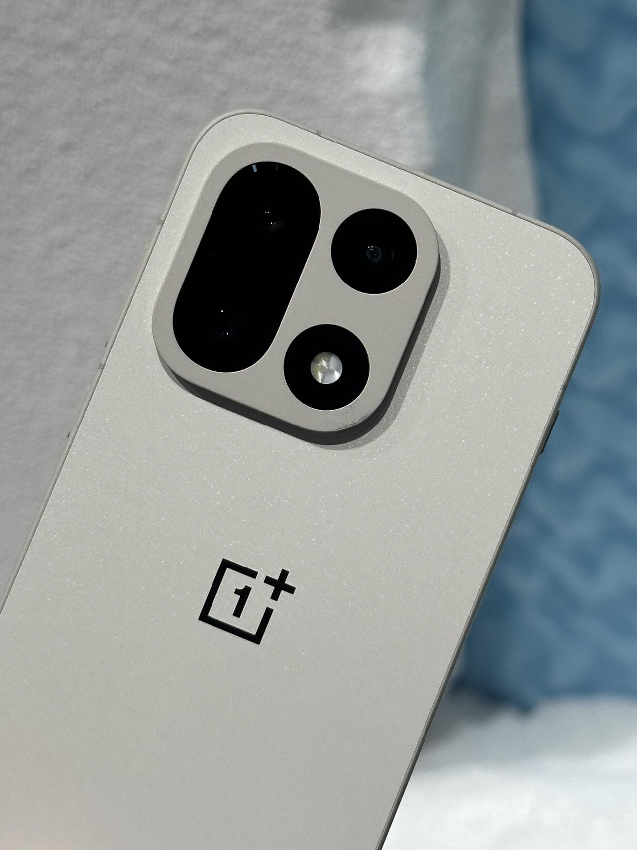 为什么长辈用手机那么难一方面是有不认识字的，一方面是岁数大了视力下降什么的，只有