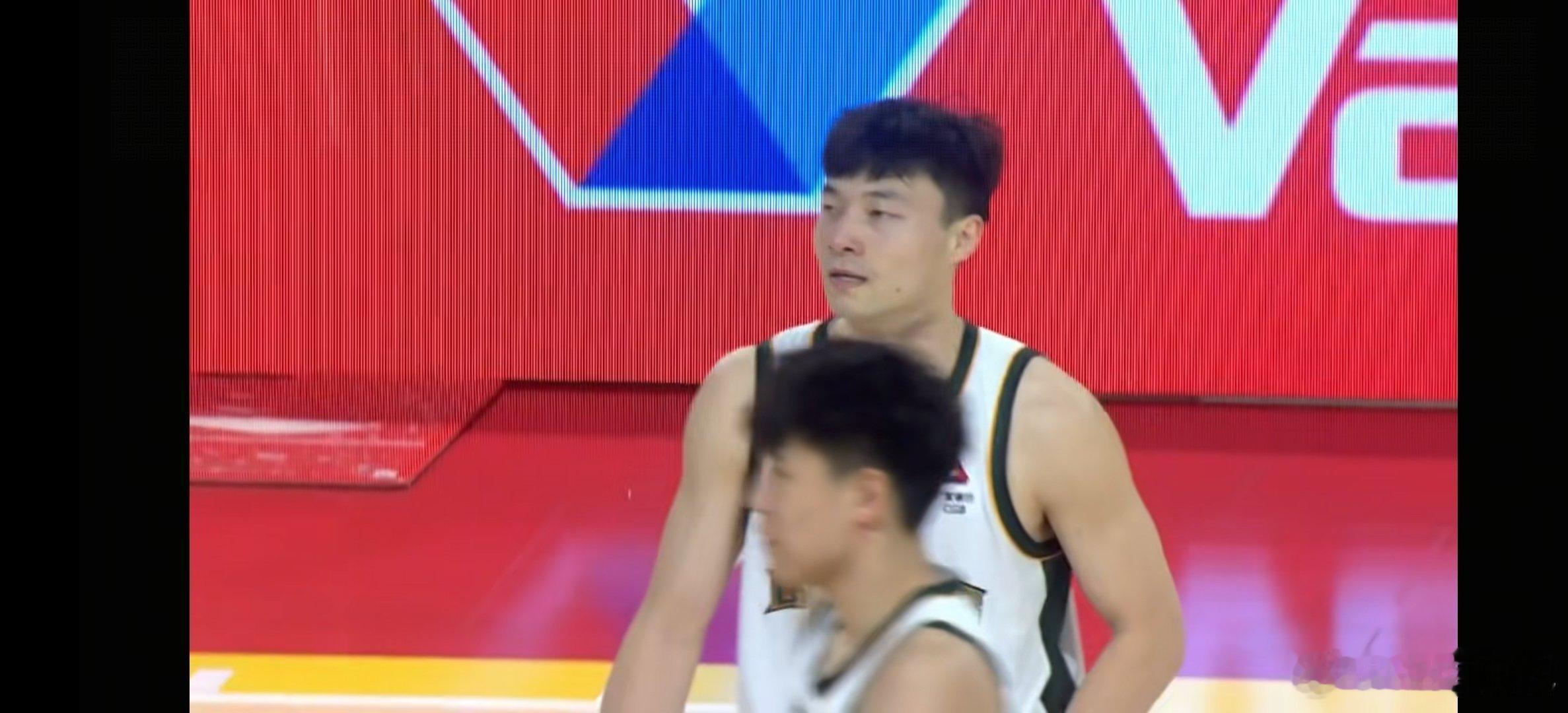 半场结束，48-52。cba辽宁男篮vs深圳男篮