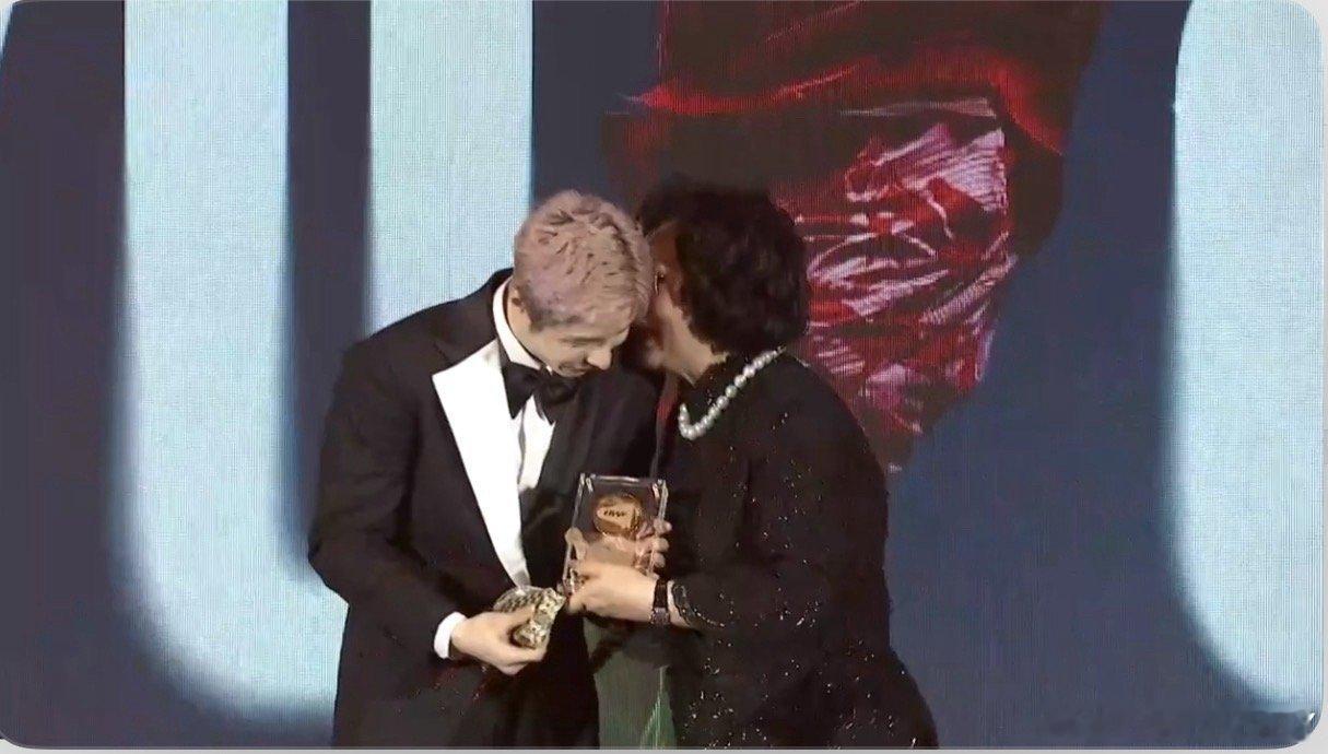 2025最佳男运动员:石宇奇（官方评选） 