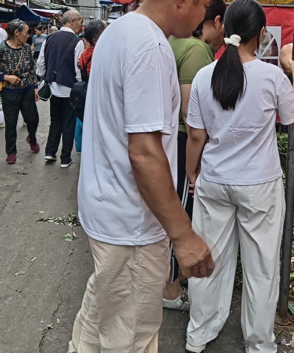 创业虽困难，但比上班要好些。不过这几年经济大环境不好，还是选择稳定的工作好些。