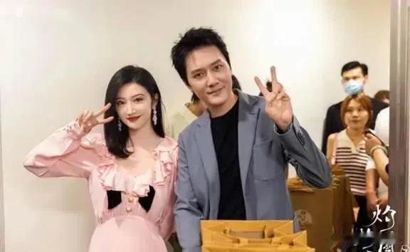 冯绍峰和景甜就如同一对天作之合，男才女貌，十分般配。若二人真的走到一起，绝对是绝