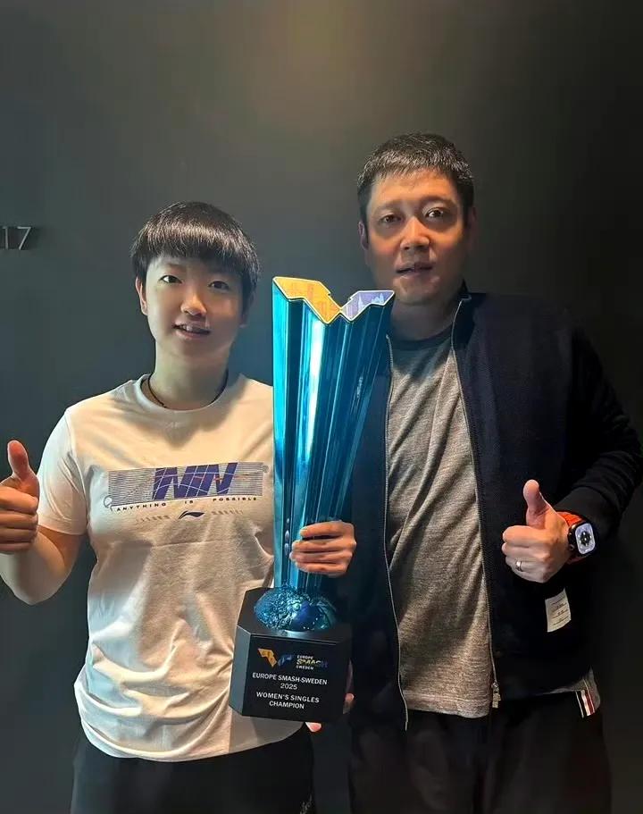 邱贻可当了孙颖莎教练后很纳闷：
不知道为什么大家这么喜欢孙颖莎，
但其实最喜欢和