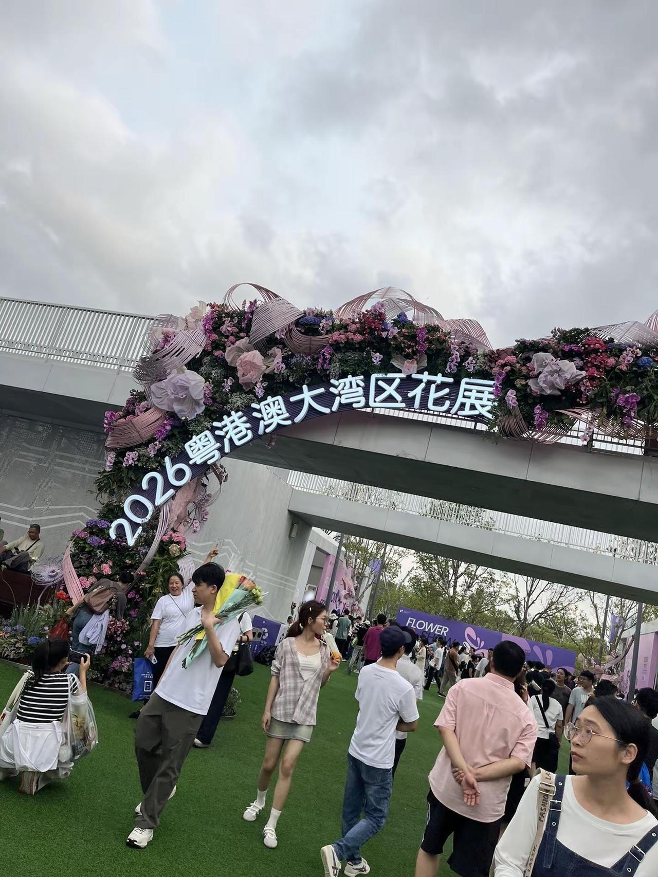 这哪是花展🌸这是看人从众展😂 4.6号，粤港澳大湾区花展最后一天人真多啊，人