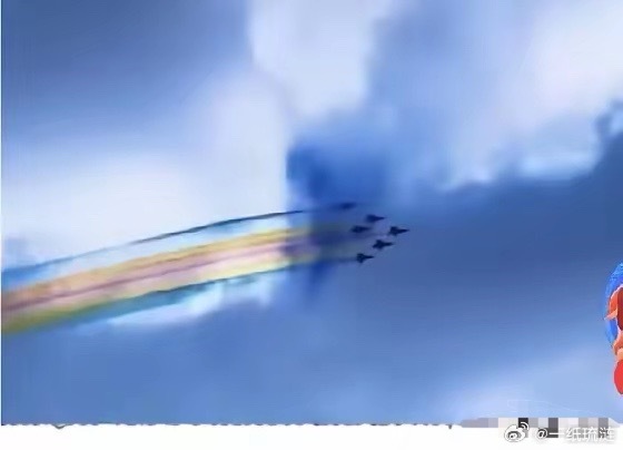 刷到一个视频顿时泪目:伊  .朗网友说，大半个世界都在战争，只有中国还在拿战斗机